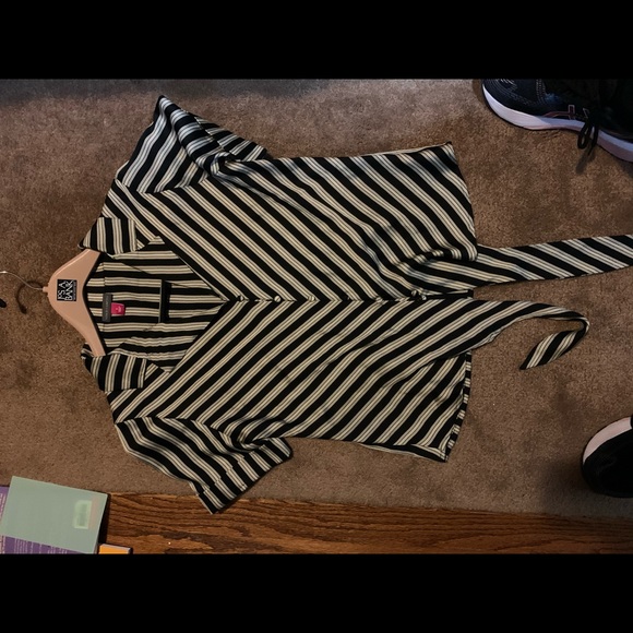 Vince Camuto Blouse Tie-front striped - Picture 5 of 5